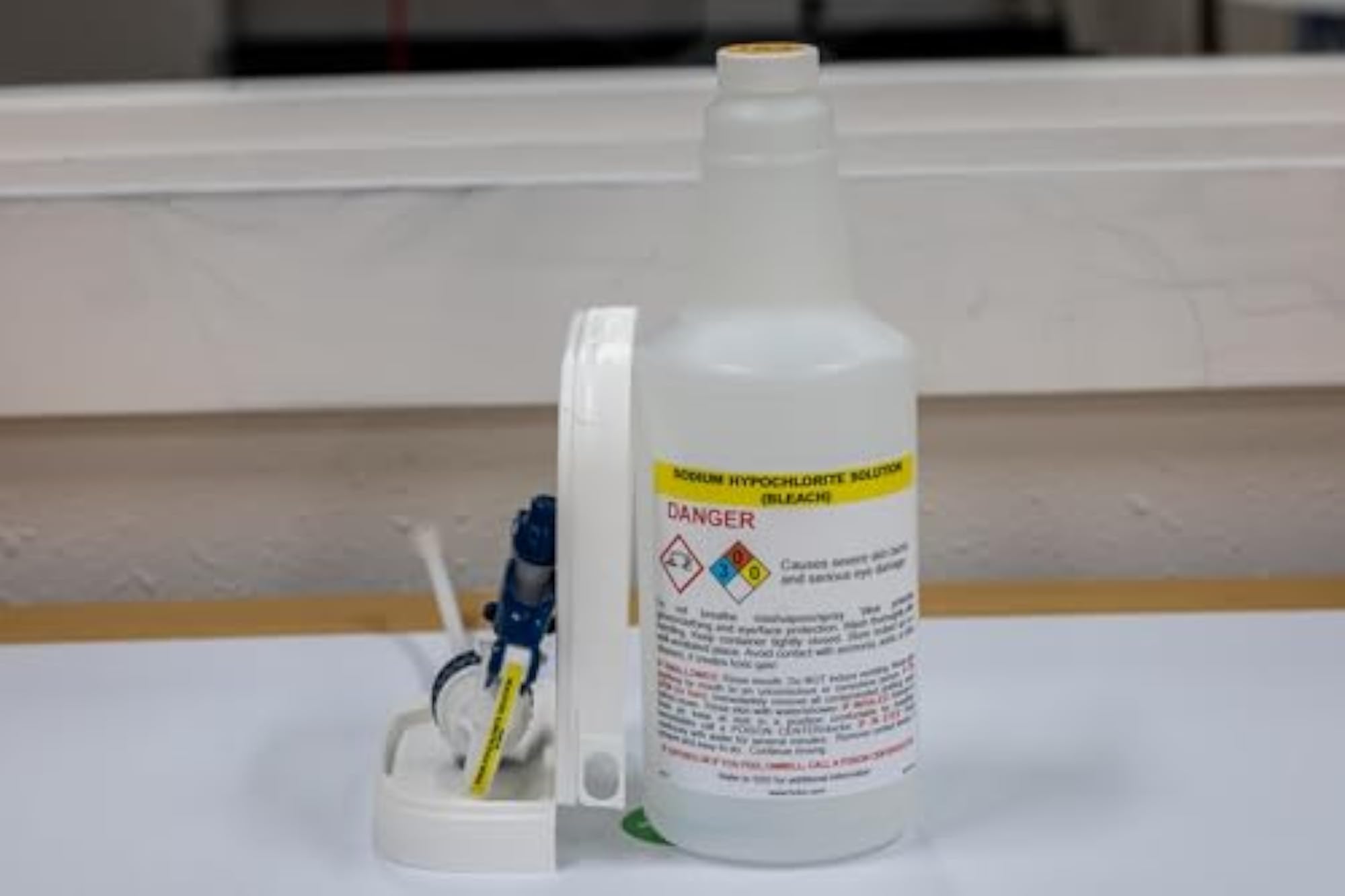 GHS Spray Bottle with Labels, Sodium Hypochlorite, 32 oz